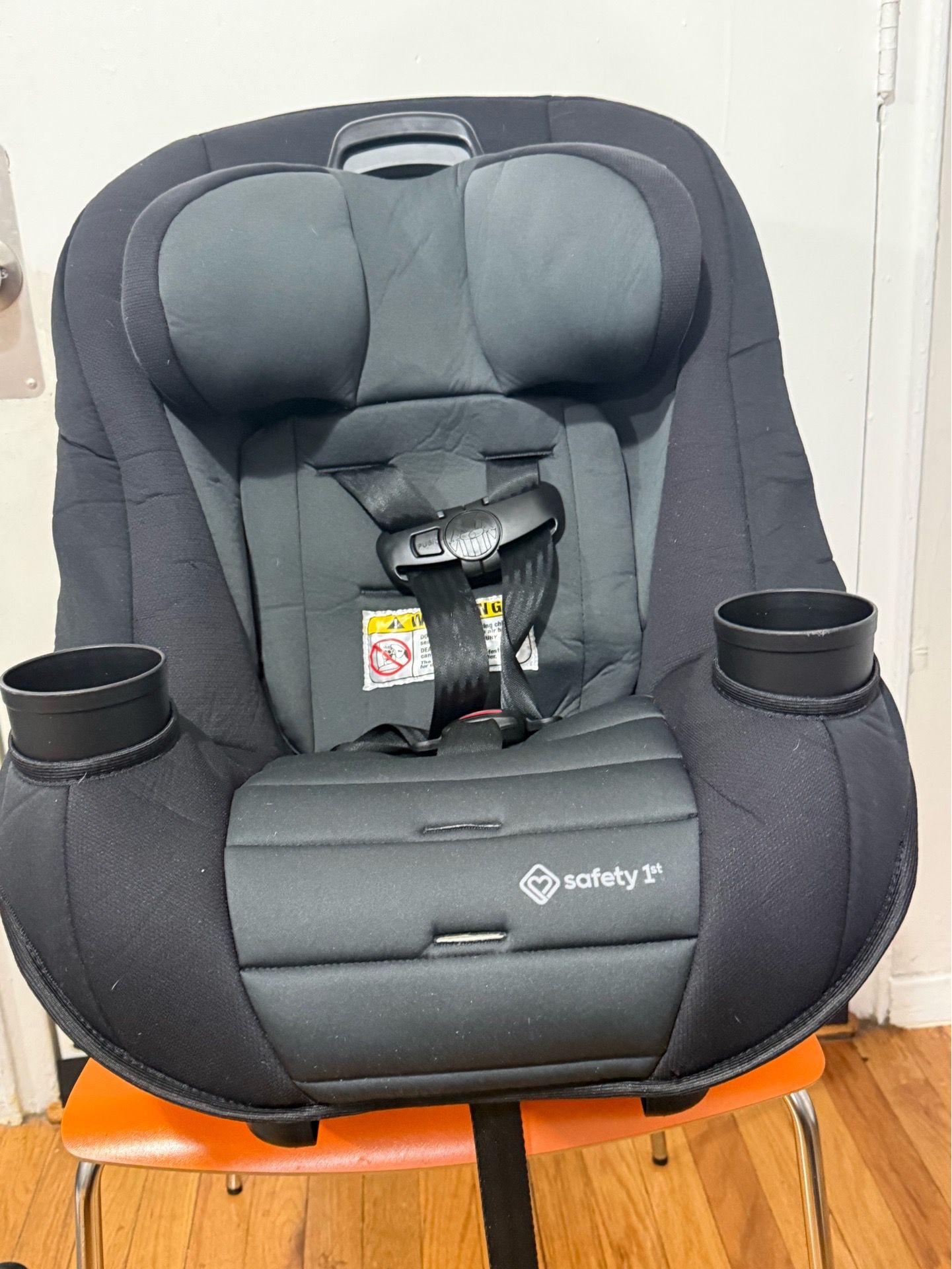 Safety 1st Convertible Car Seat – Excellent Condition – Quick Sale