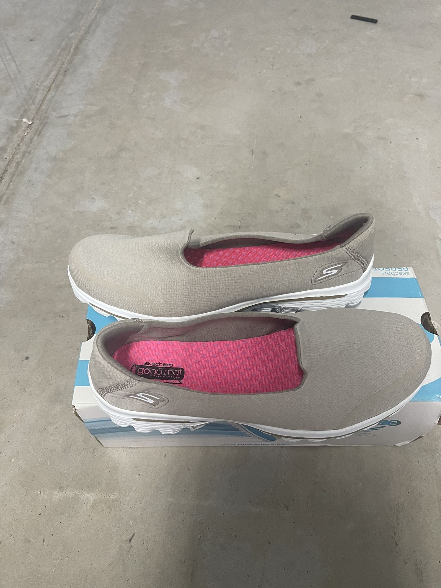 NEW SKECHERS BROWN TAUPE WALKING COMFORT WEDGE PUMPS SIZE 10 SIZE 40 M $65