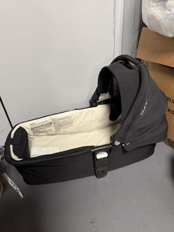 Nuna Bassinet 