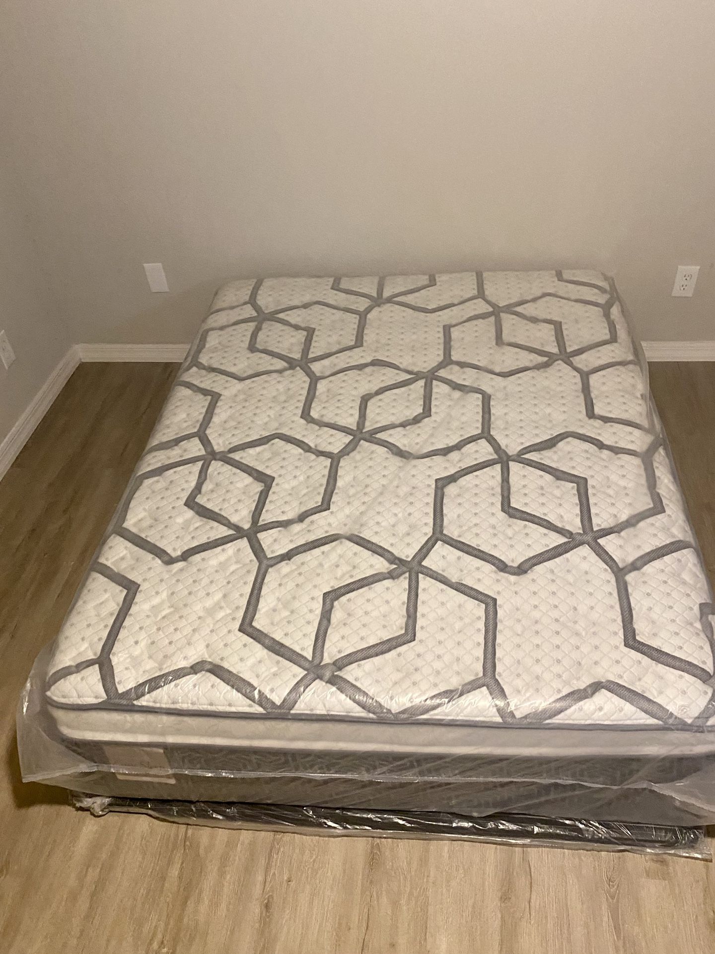 Queen Size Mattress Pillow Top 14” Inches Thick Excellent Comfort Also Available: Twin, Full And King New From Factory Delivery Available