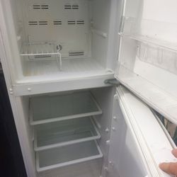 Refrigerador y Mueble