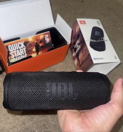JBL Flip 6 speaker (Red or Black)