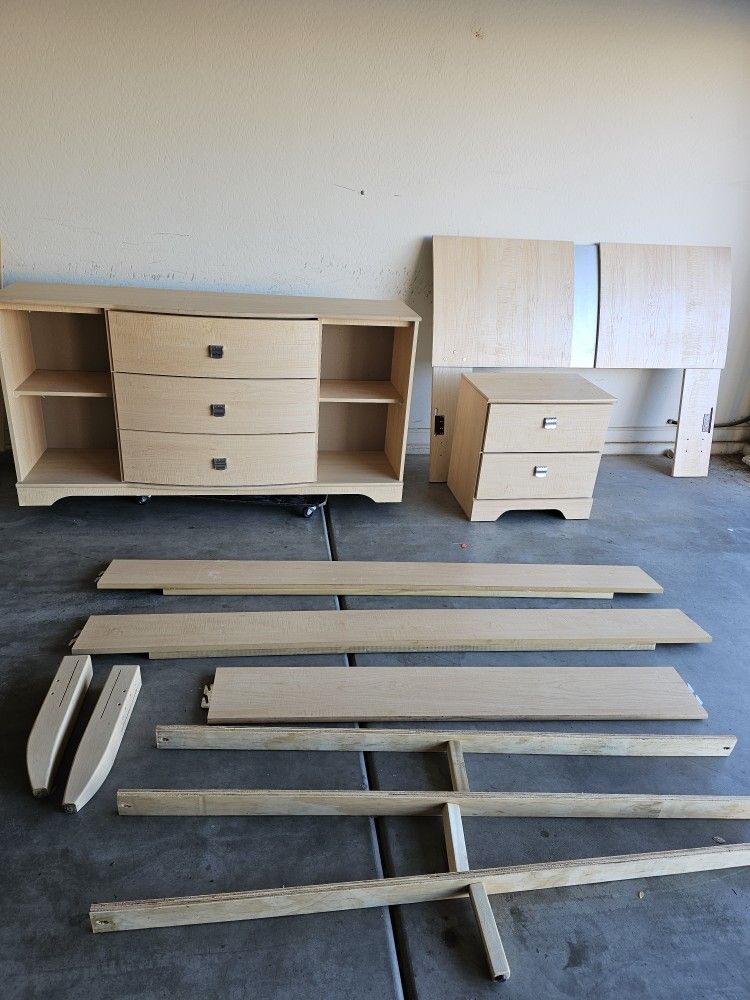 Queen Bedroom Set With Queen Mattress And Box Spring. Like New