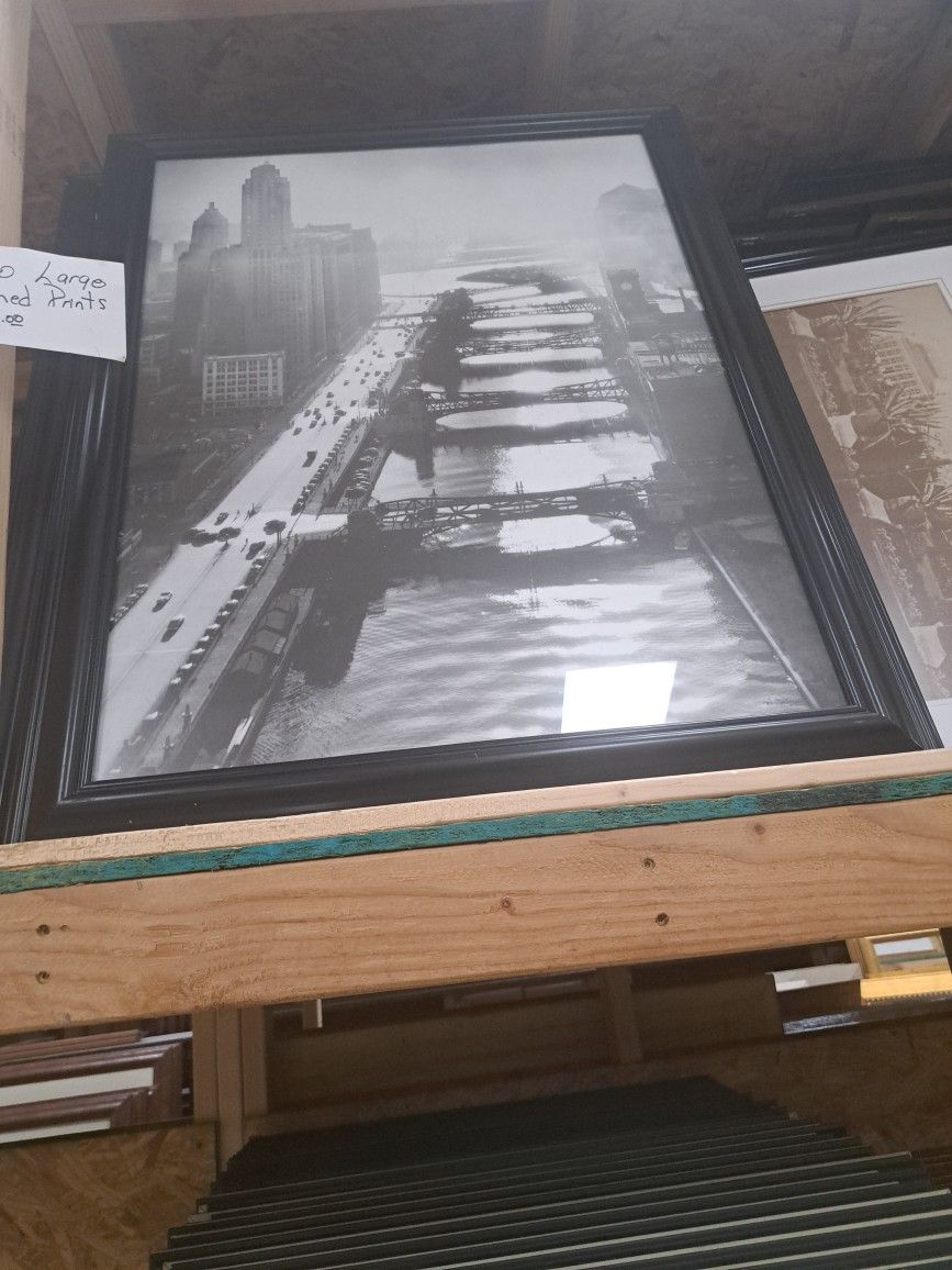 Chicago Large Black Frame