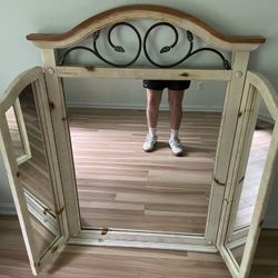 Tri-Fold Vanity Mirror 
