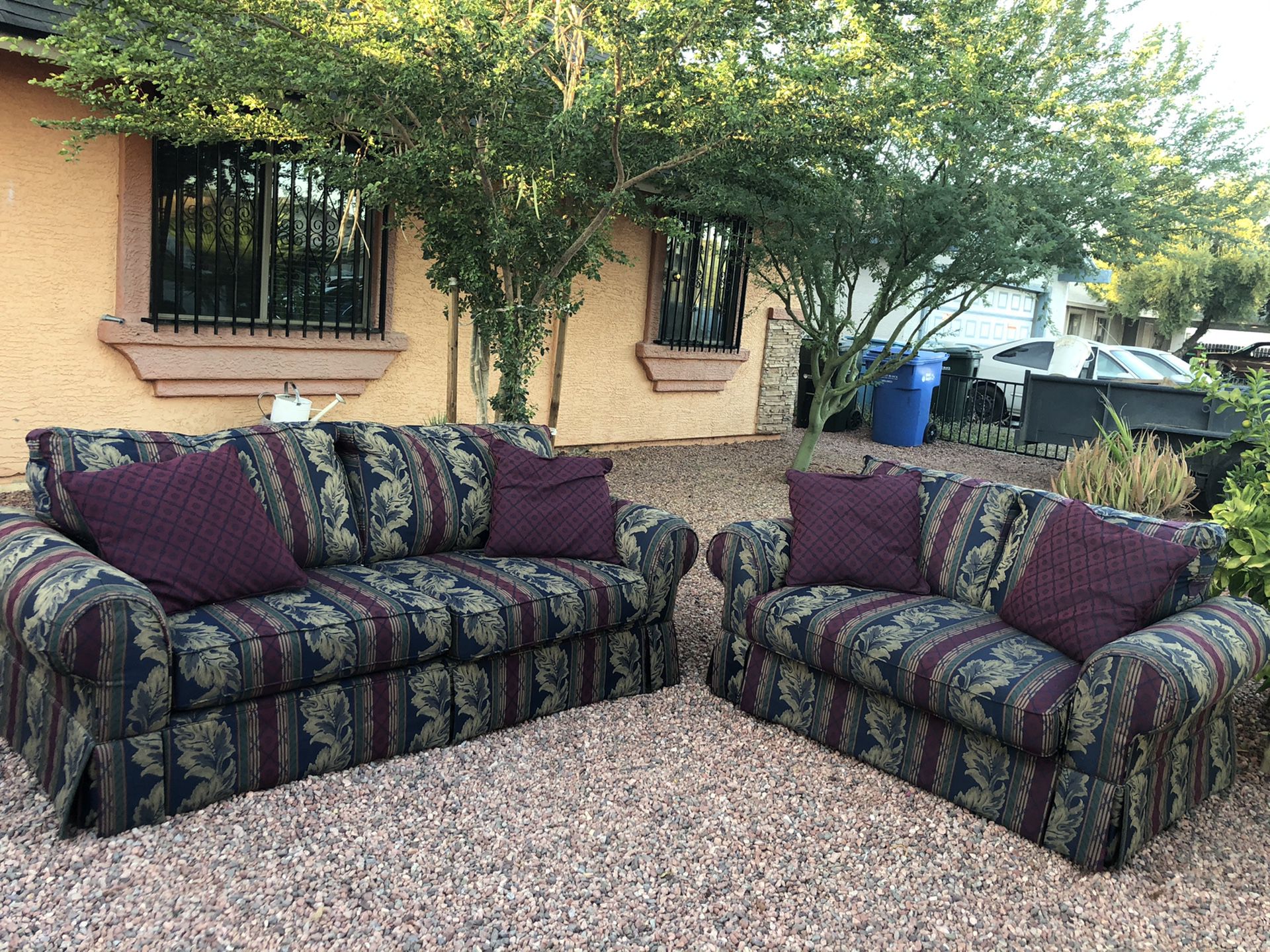 Set of 2 couches $220 delivery free