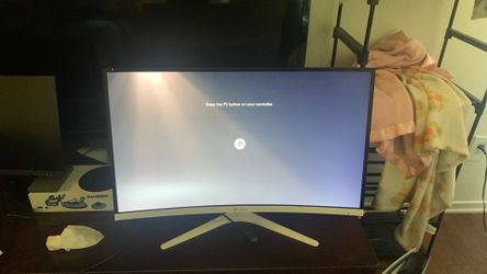 27’ inch crua white monitor with playstation headset