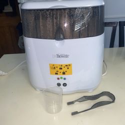 Dr.Brown Natural Flow Deluxe Bottle Sterilizer Steam sterilizes 6 bottles at once with accessory tra
