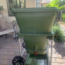 Hungrybin  Worm casting farm for sale