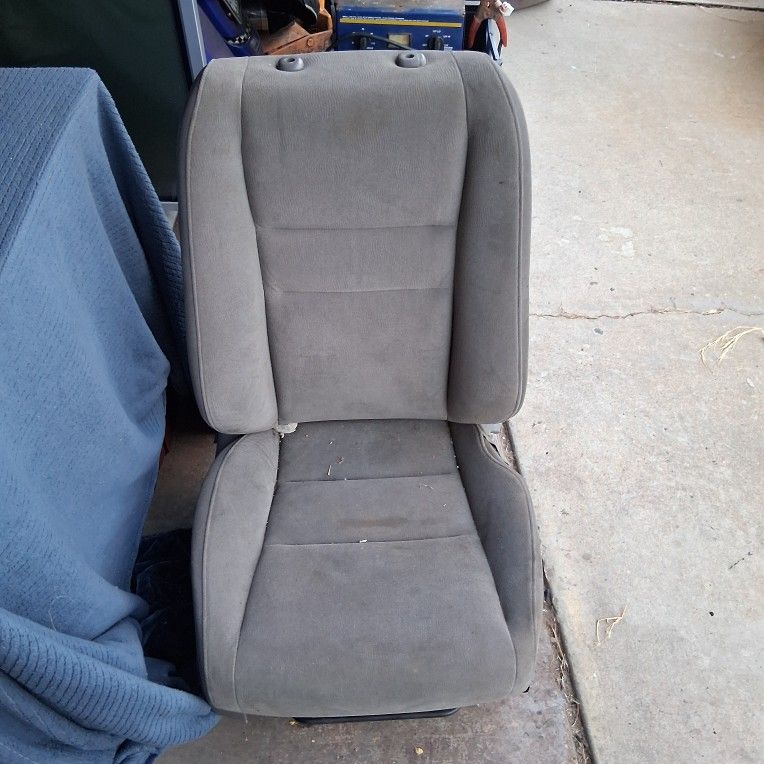 Honda Civic Passenger Seat w/ Side Airbags