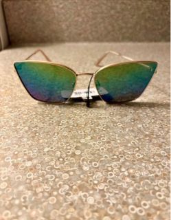 POLARIZED LENS REDUCES GLARE SCRATCH & IMPACT-RESISTANT LENS 100% UVA-UVB LENS PROTECTION