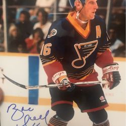 Signed and authenticated Brett Hull photo