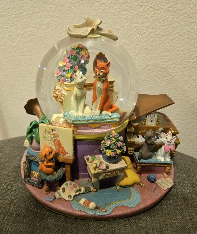 Disney The Aristocats Musical Snowglobe Everybody Wants To Be a Cat Collectible Statue