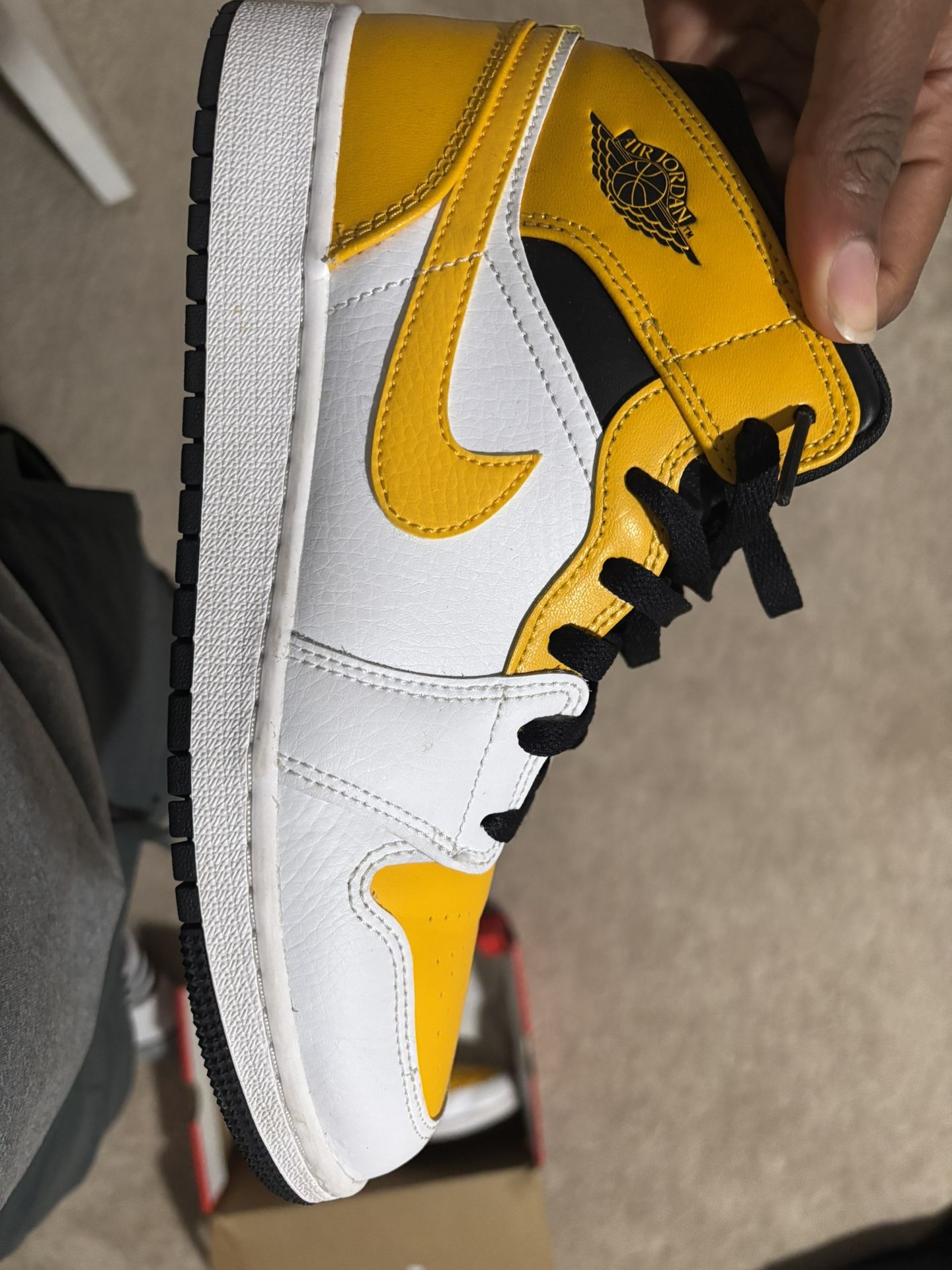 Nike Air Jordan 1 Mid University Gold High Low 