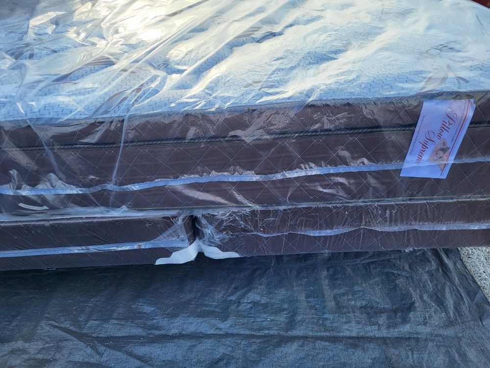 Brand New King Size Pillowtop Mattress Included Box Spring Free Delivery 