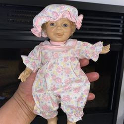 $5 Vintage baby Doll Berenguer 9.5 inches tall