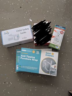 Assorted baby proofing items