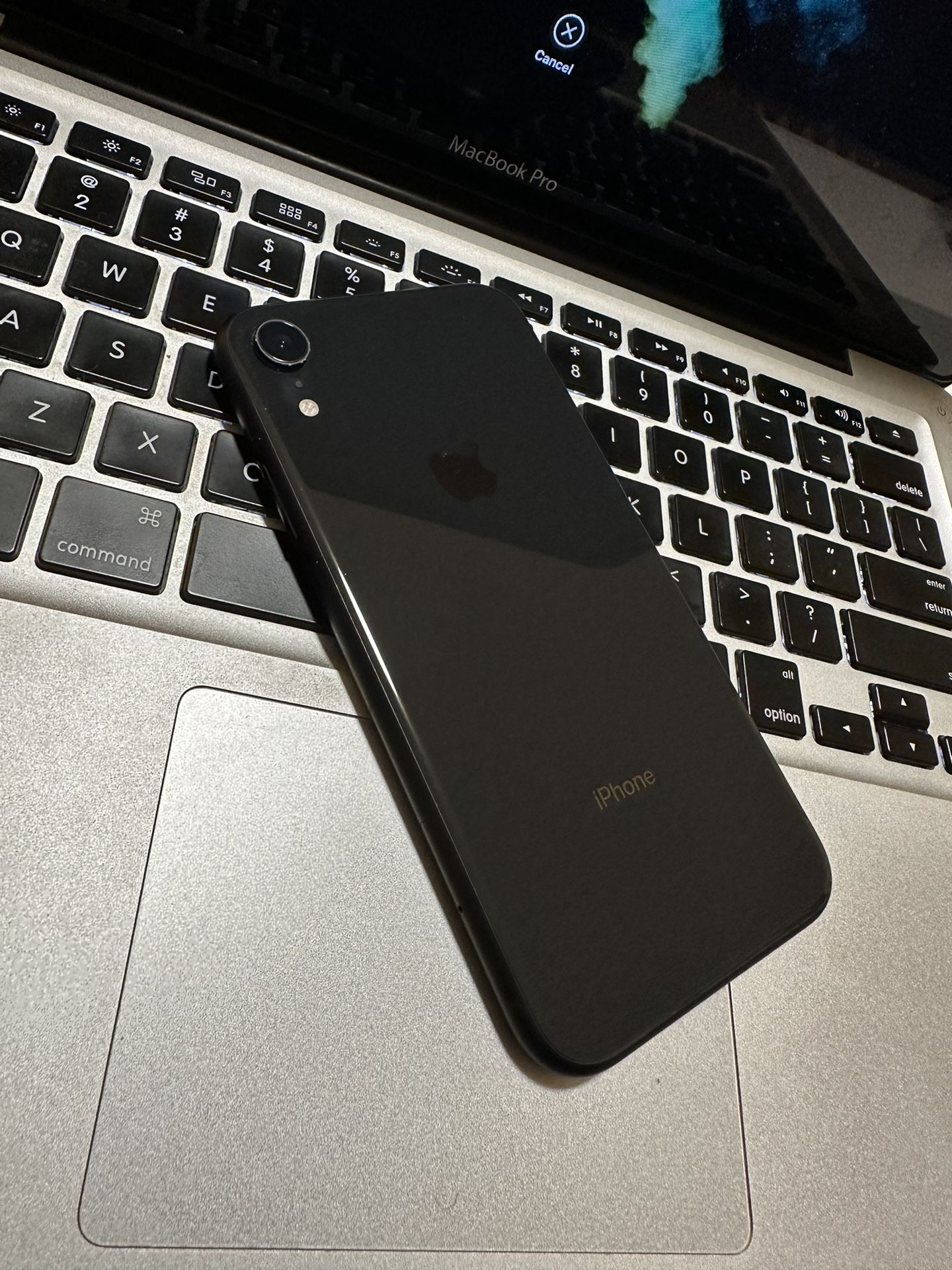 iPhone XR 64GB Carrier Unlocked Good Condition