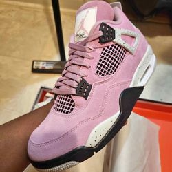 Jordan 4 Retro Orchid (size 9.5 men )