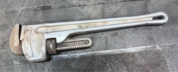 RIDGID 18” Aluminum Pipe Wrench