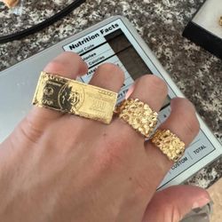 two finger hundred dollar bill