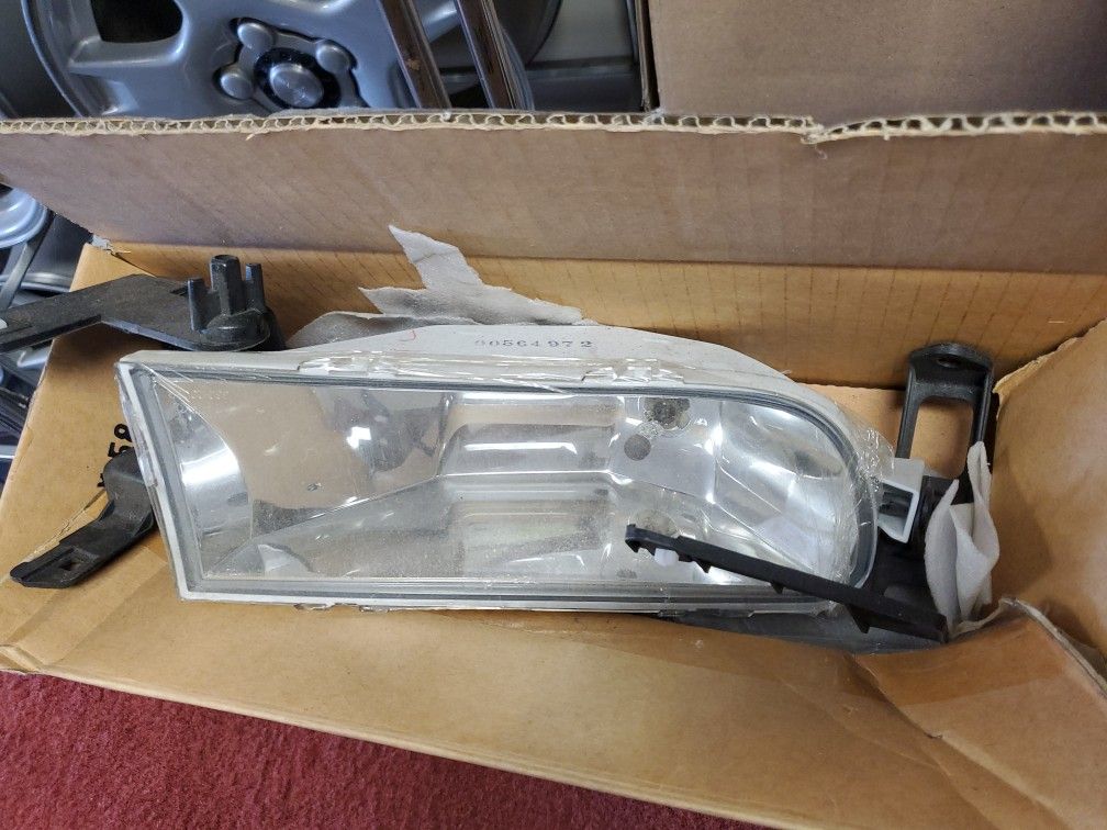 BRAND NEW FRONT BUMPER CADILLAC DEVILLEE 00-05 WITH FOG LIGHTS SEE PICTURES