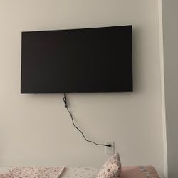 43 Inch Samsung TV (Like New Condition)