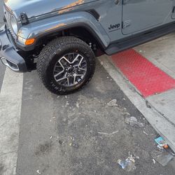 Jeep Wrangler Sahara OEM Wheels & Tires – Like New (100 Miles)