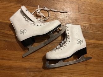 CCM Women’s Sz 6 Figure Skates
