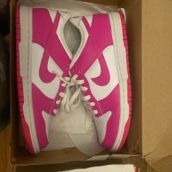 Nike Dunk Low 6.5 And A 8 In Women 