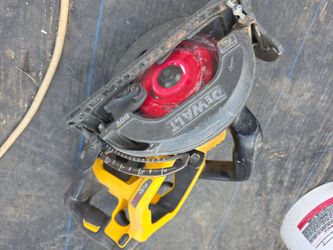 Dewalt saw