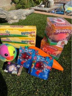 Squeeezy peach butter squishy toy needoh