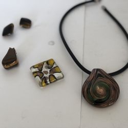 Fashionable Woman’s Jewelry Necklace and Earring Set- Set includes 8 Pieces.