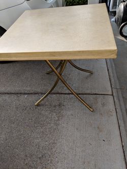 Foldable table
