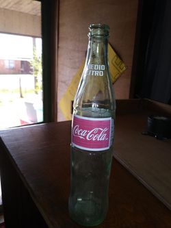 VINTAGE COCA COLA GLASS BOTTLE . MEDIO LITRO BOTTLE