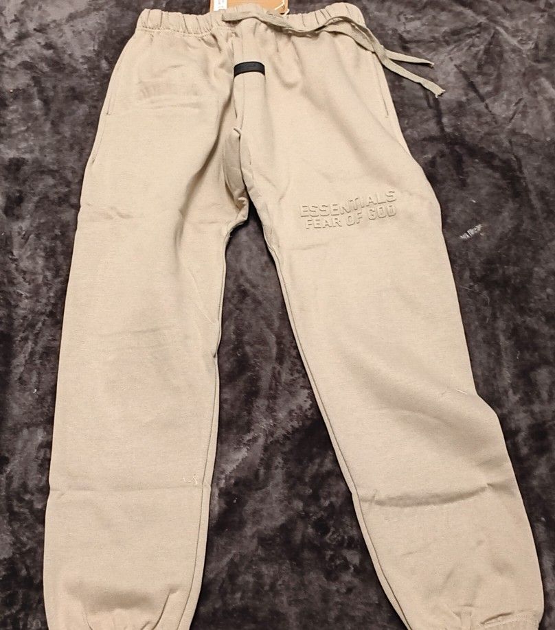 Essential Fear Of God Sweatpants Mens Size LARGE
(READ THE DESCRIPTION)