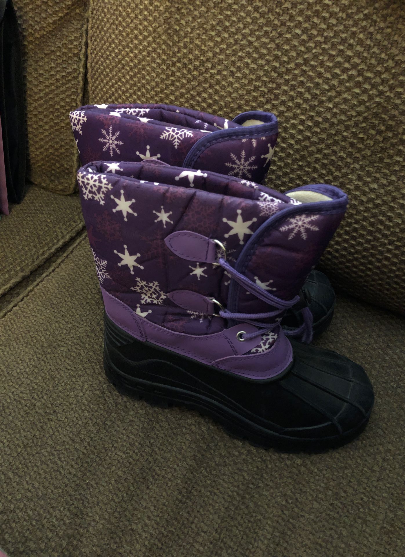 Girls size 4 snow boots
