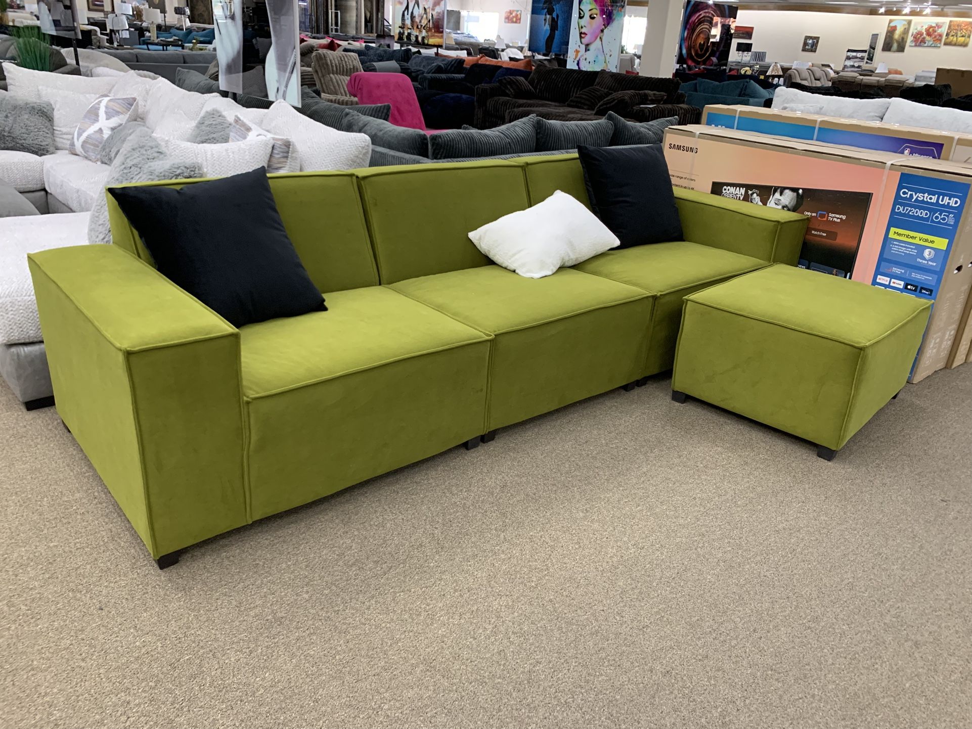 SECTIONALS/ DINING TABLES 799.99