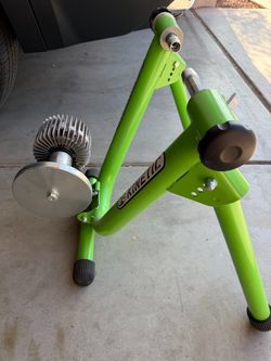 Stationary bike trainer