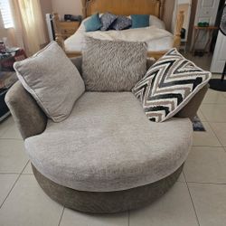 Beautiful Comfortable Swivel Chairs