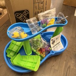 New In Box Step 2 Rain Shower Splash Pond Water Table