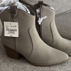 Brand New Boots 8.5 Women’s 