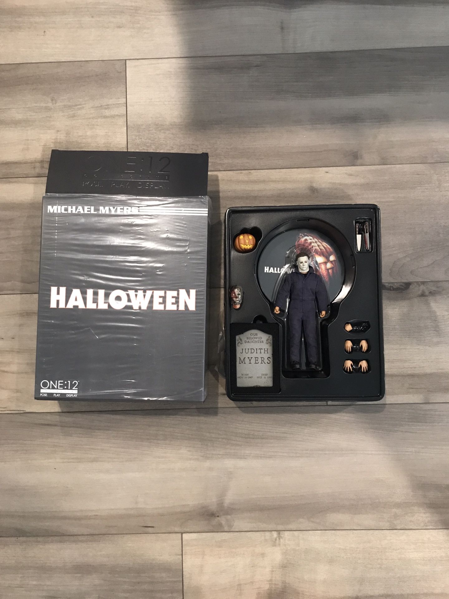 Mezco One:12 Halloween Michael Myers