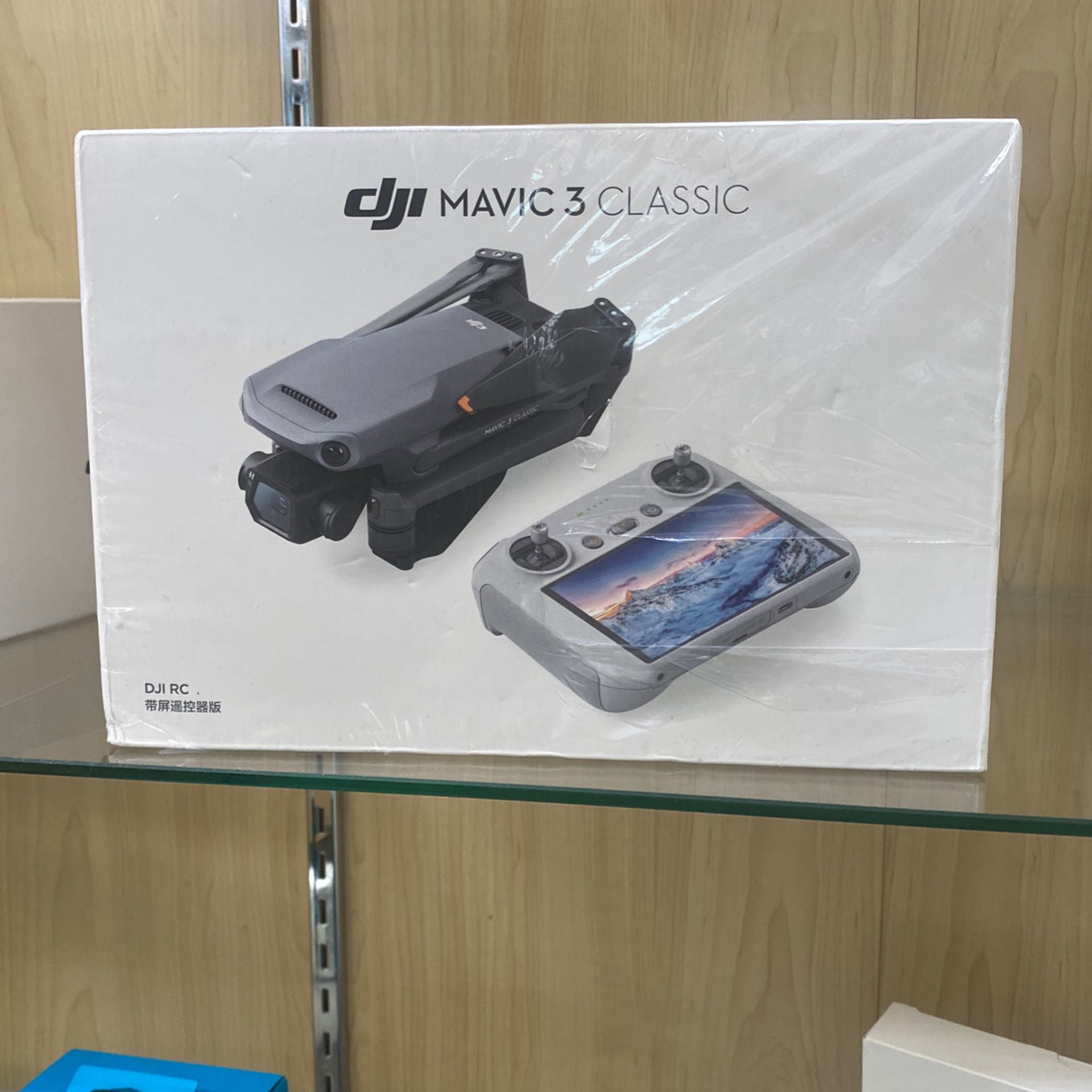 Dji Mavic 3 Classic w/ RC Remote Controller 
