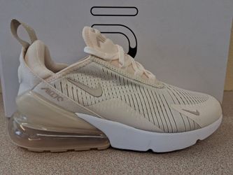 Nike women's air Max 270 size 9 new