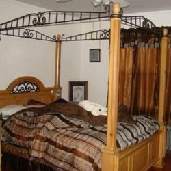 Queen Canopy Bedroom Set 
