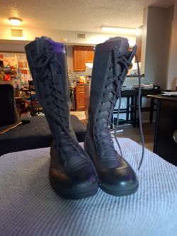 UGG STATE BOOTS SIZE 10 WOMEN