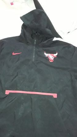 Nike Chicago bulls wind breaker exclusive Xl worn a few times still crispy no Mark's on it like new