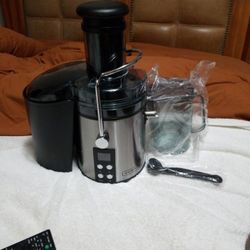 KOGNITA 1100 WATT STAINLESS STEEL JUICER.  NEW
