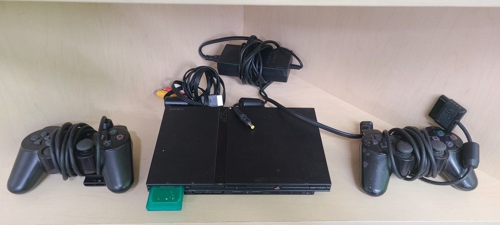 PS2 Console & 2 Controllera